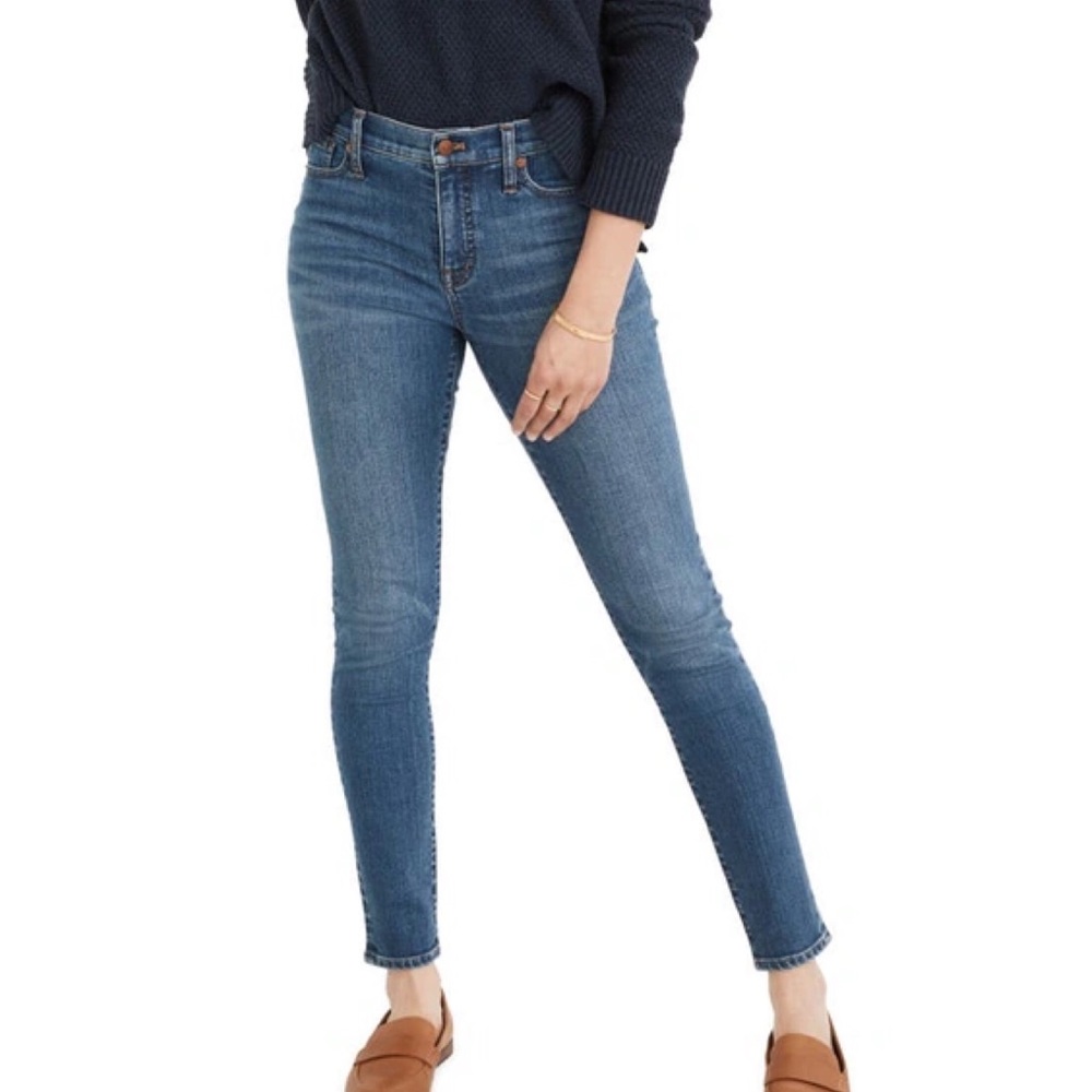 Worn once. Madewell 9" Mid Rise Skinny Pleasant Wash Jeans